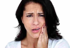 آلام اللثة طبيب الأسنان