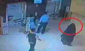 صورة من كاميرا مراقبة المول للمشتبه بها في جزيرة الريم