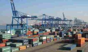 ميناء دمياط الذي قد يصبح مركز لوجستي عالمي