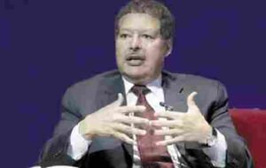 الدكتور أحمد زويل الحائز علي جائزة نوبل في الكيمياء