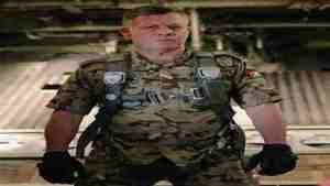 صورة الملك عبدالله يقود بنفسه طائرة اف 16 لمهاجمة داعش