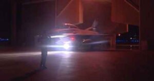 احدي طائرات اف 16 التابعة للقوات الجوية المصرية تجهز للاقلاع