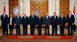 الرئيس عبد الفتاح السيسي مع الوزراء الجدد بعد التعديل الوزاري اليوم