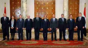 الرئيس عبد الفتاح السيسي مع الوزراء الجدد بعد التعديل الوزاري اليوم