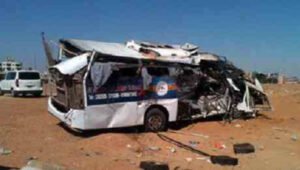 تهشم اتوبيس الشروق بعد اصطدامه بالقطار اليوم الجمعة