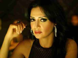 الممثلة رانيا يوسف اثارت الاقاويل بعد انتقادها نظافة المصريين