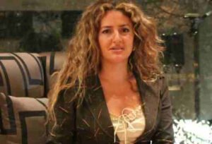 ياسمين النرش بطلة واقعة سيدة المطار