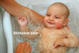 كيفية استحمام الطفل حديث الولادة وما هي الادوات المستخدمة ؟