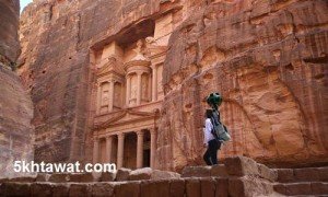 بالفيديو الملكة رانيا تشارك جوجل التجول الافتراضي في البتراء