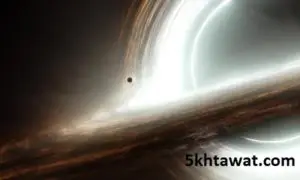 صورة فنية للثقب الأسود في الفضاء وهالة الضوء حوله